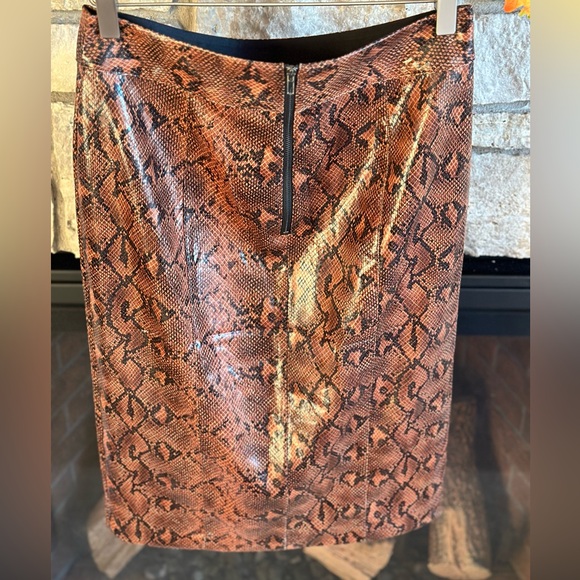 EXPRESS x Negin Mirsalehi ($88)
Vegan Leather Snakeskin Print Midi
Skirt size 6 - Picture 10 of 11